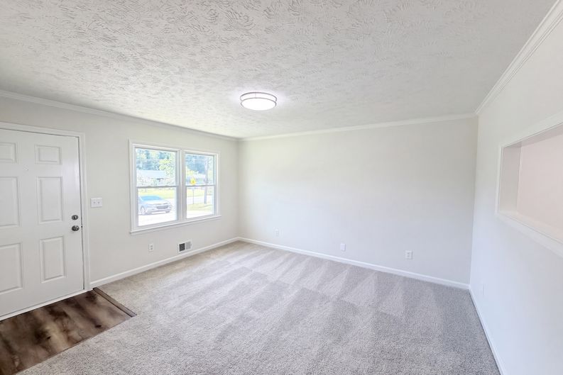Photo 3 of 17 of 467 Oak Way, Lawrenceville, GA