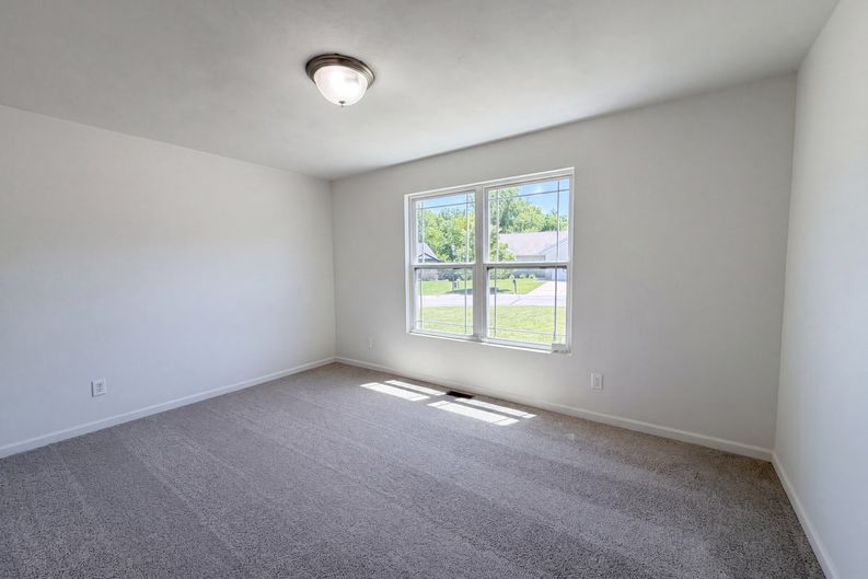 Photo 13 of 22 of 7932 Laurel Flats Dr, Caseyville, IL