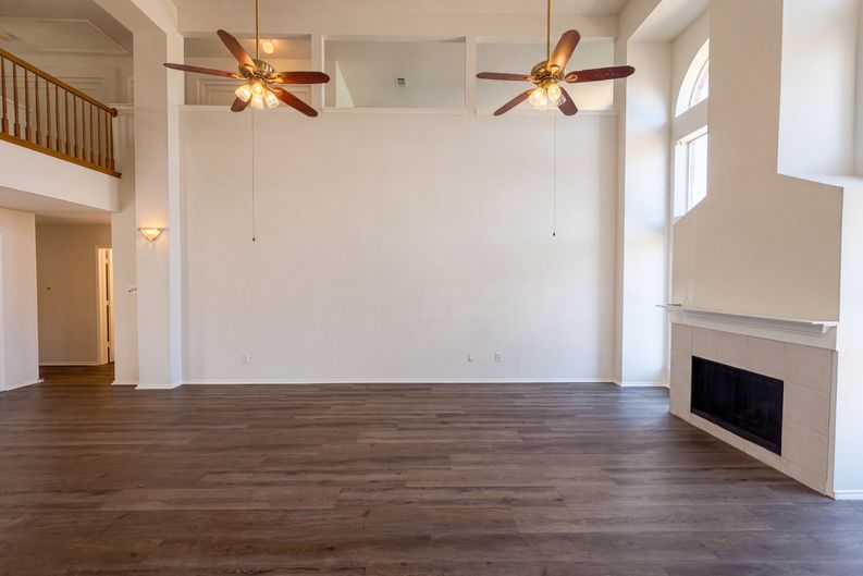 Photo 11 of 29 of 213 Cozy Ln, Cedar Hill, TX
