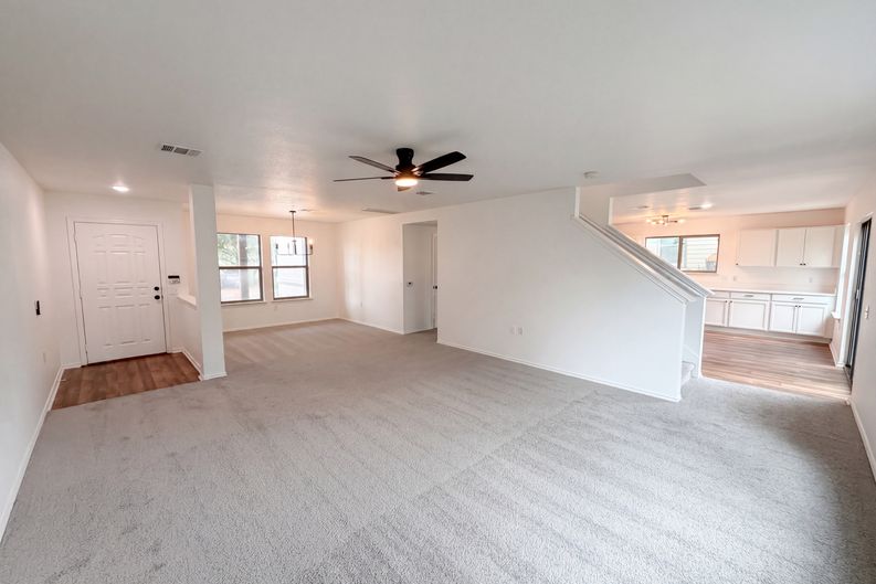Photo 8 of 20 of 5406 S Hearsey Dr, Austin, TX