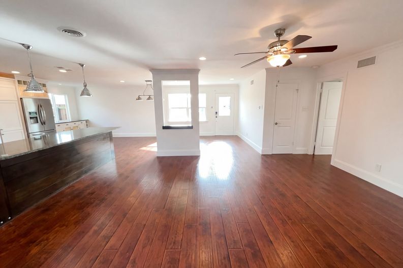 Photo 3 of 17 of 8541 Strathmore Dr, Dallas, TX