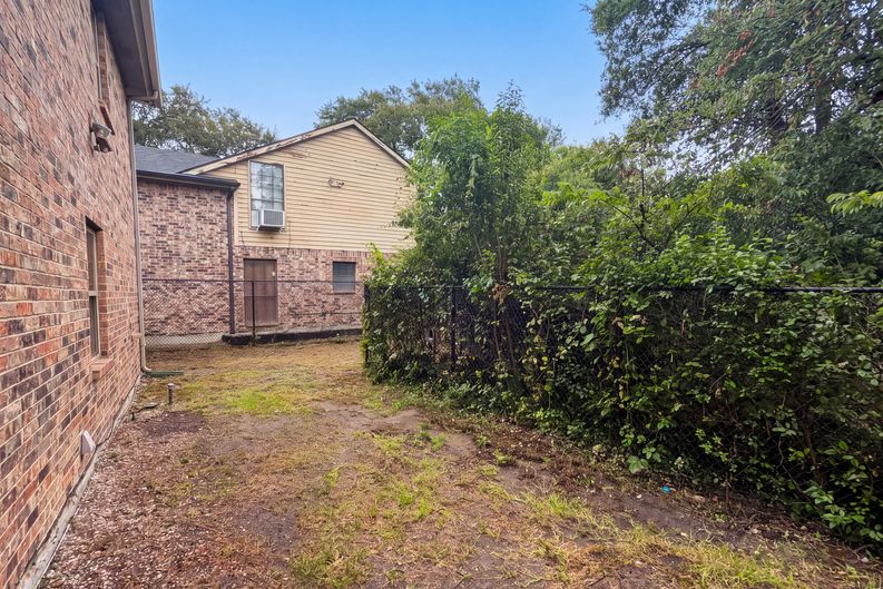 Photo 15 of 19 of 13324 Pandora Cir, Dallas, TX