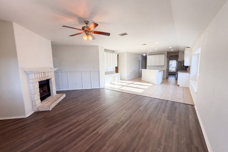Photo 8 of 19 of 404 Timothy John Dr, Pflugerville, TX