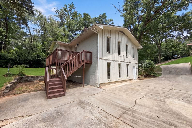 Photo 20 of 23 of 1909 Wisterwood Dr, Hoover, AL
