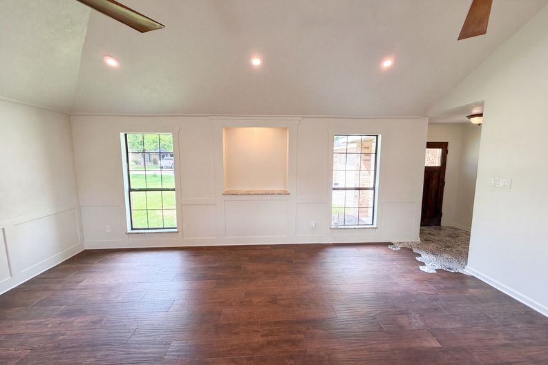 Photo 3 of 18 of 10942 Collingswood Dr, La Porte, TX