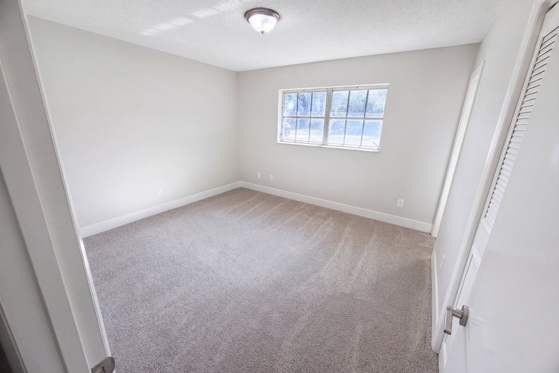 Photo 9 of 33 of 6501 Fort Pierce Blvd, Fort Pierce, FL