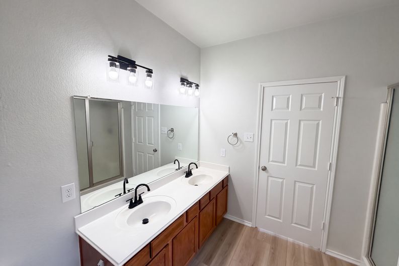 Photo 11 of 33 of 10713 Vista Heights Blvd, Fort Worth, TX