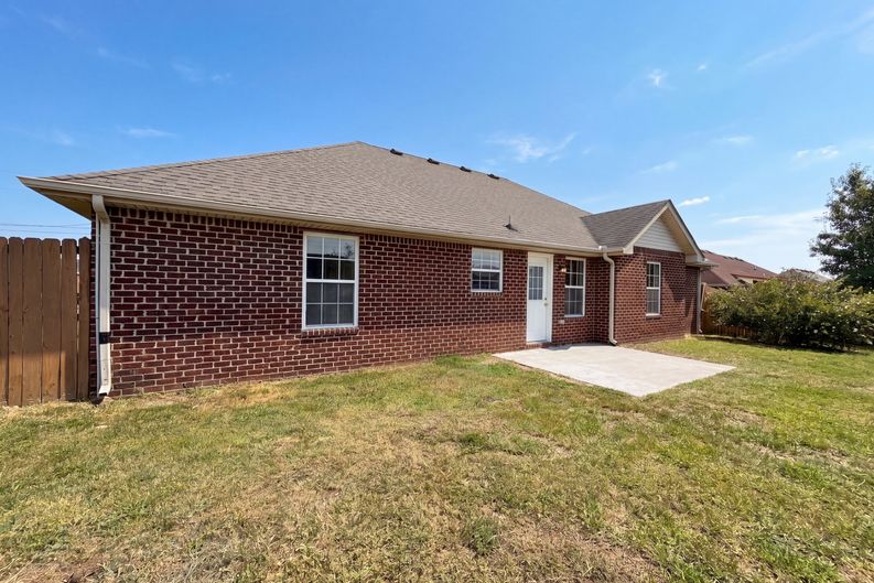 Photo 16 of 22 of 8018 Valencia Dr, Smyrna, TN