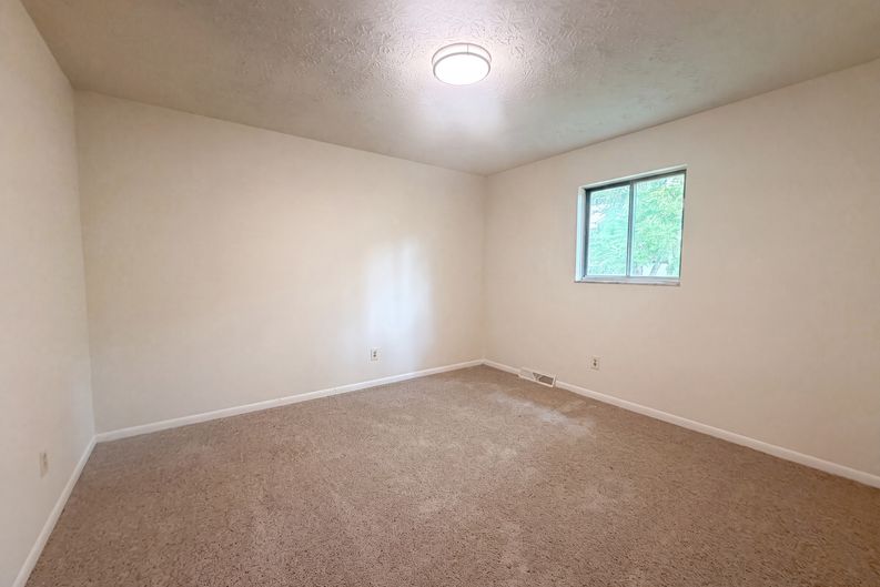 Photo 4 of 24 of 5129 Etna Rd, Columbus, OH