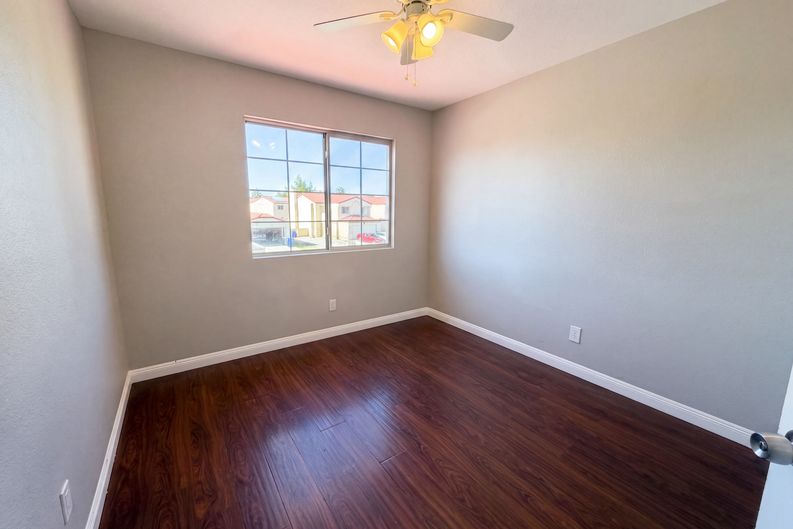 Photo 13 of 21 of 16960 Sorrento Ln, Victorville, CA