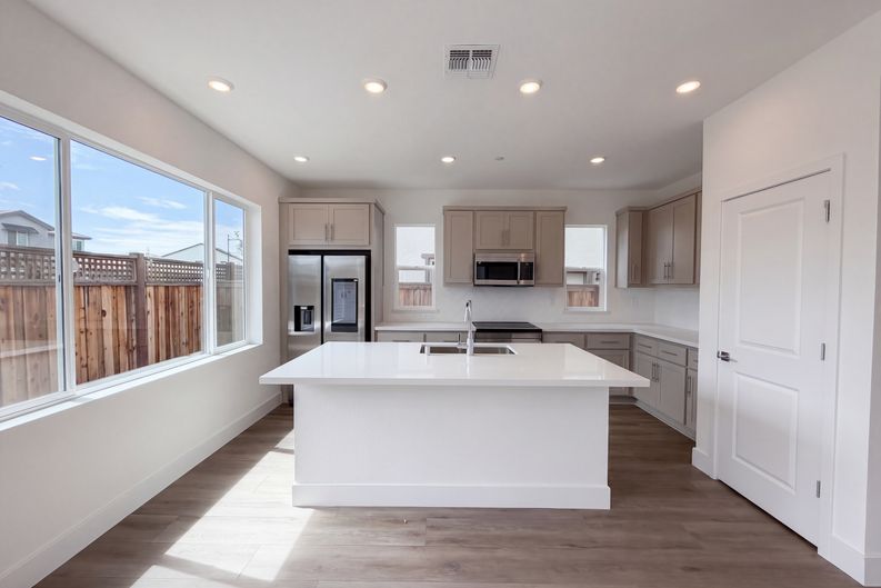 Photo 11 of 21 of 16207 Sculptor Ave, Lathrop, CA