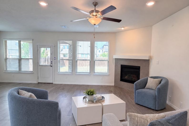 Photo 7 of 27 of 1421 Prairie Lake Ct, Carrollton, TX