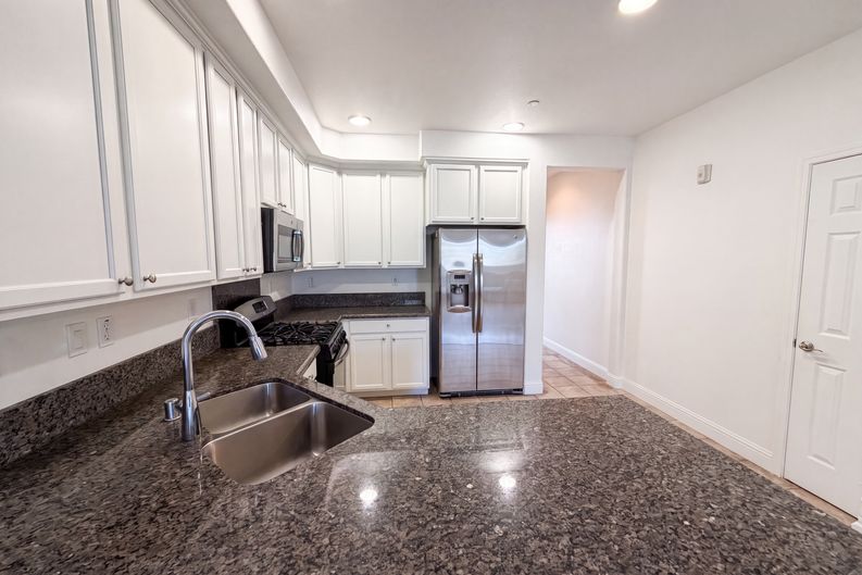 Photo 8 of 31 of 3127 Madsen St, Hayward, CA