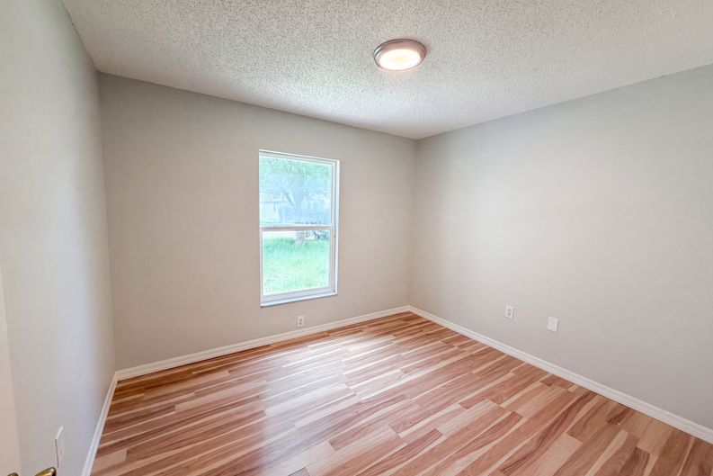 Photo 9 of 20 of 1360 Wildberry Ln, Deltona, FL