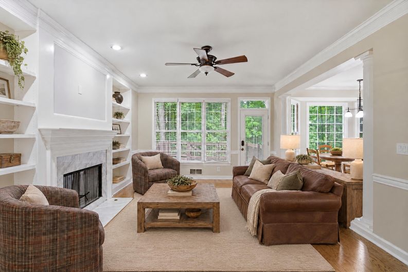 Photo 11 of 47 of 11715 Dunhill Place Dr, Johns Creek, GA