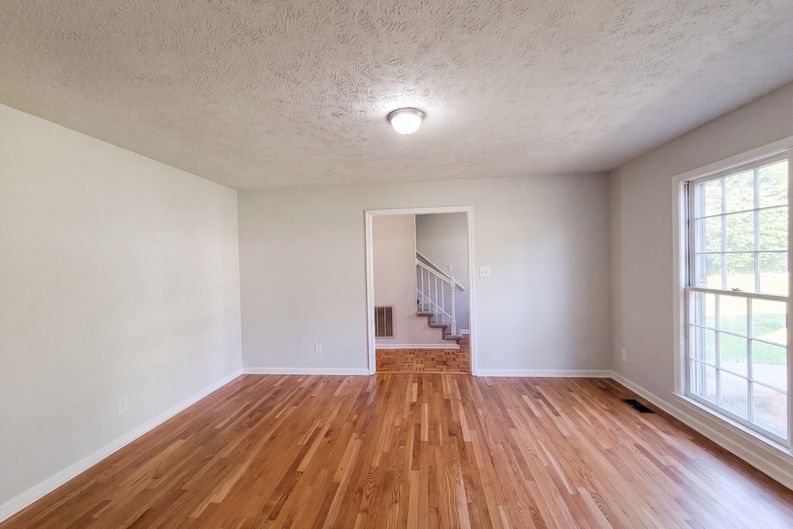 Photo 9 of 21 of 2337 Rolling Hill Rd, Fayetteville, NC