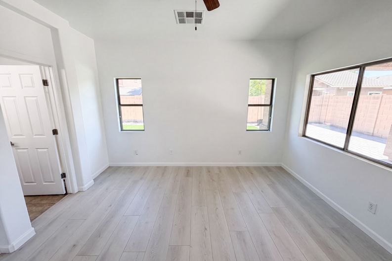 Photo 4 of 27 of 934 E Overlin Dr, Avondale, AZ