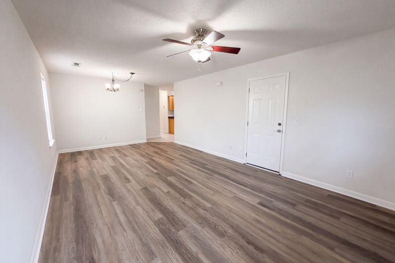 Photo 3 of 18 of 293 Hastings Dr, Goose Creek, SC