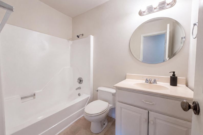 Photo 15 of 20 of 3221 Meadow Ln, Winston Salem, NC