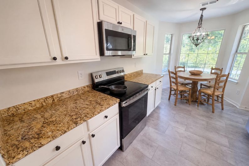 Photo 6 of 19 of 218 Stonewood Dr, West Columbia, SC