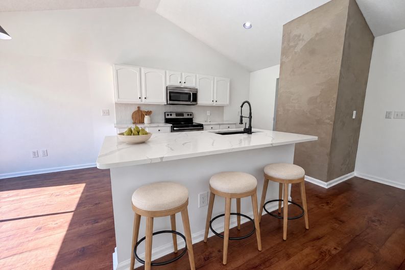 Photo 3 of 20 of 5138 Thornton Dr, Summerville, SC