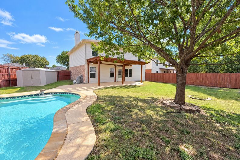 Photo 5 of 22 of 2708 White Oak Dr, Little Elm, TX