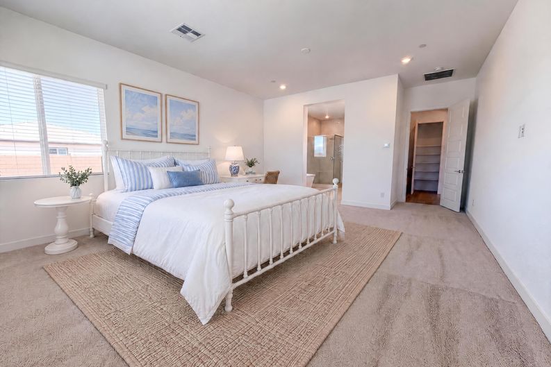 Photo 4 of 32 of 8289 Warbonnet Way, Las Vegas, NV