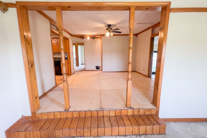 Photo 10 of 20 of 20509 E Reno Ave, Harrah, OK