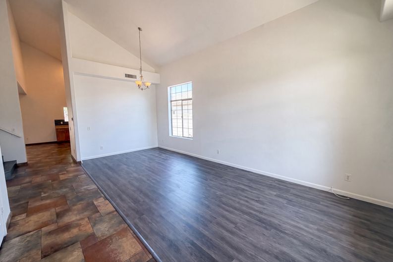 Photo 3 of 39 of 7428 S 15th Dr, Phoenix, AZ