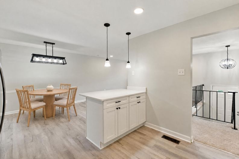 Photo 11 of 20 of 13449 Nascoby Ln, Woodbridge, VA