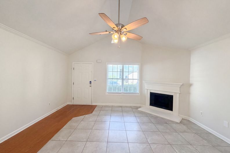 Photo 10 of 25 of 6774 Fairfax Ct, Lithonia, GA