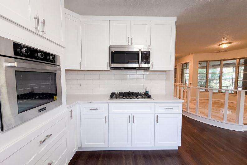 Photo 6 of 24 of 821 Glen Oaks Blvd, Dallas, TX