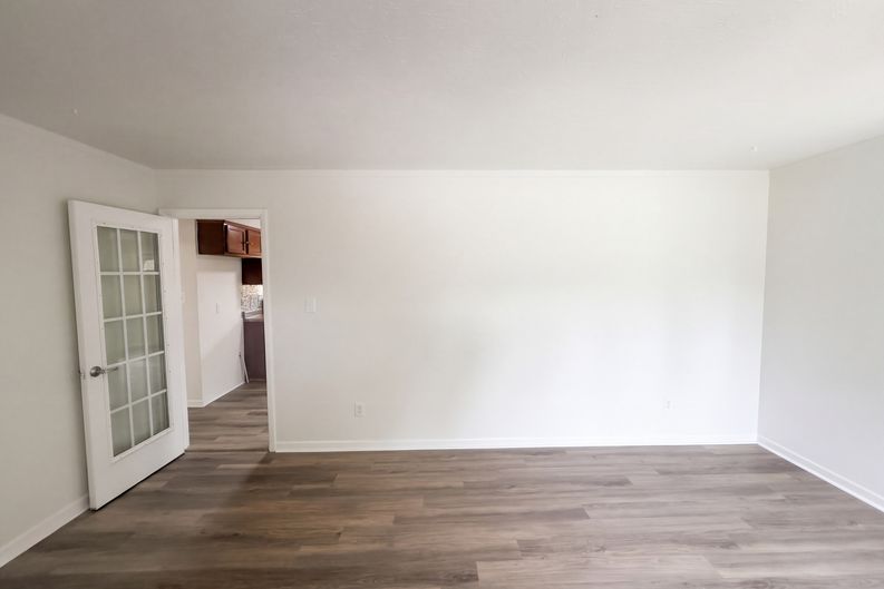 Photo 23 of 26 of 1502 W Meadowview Rd, Greensboro, NC
