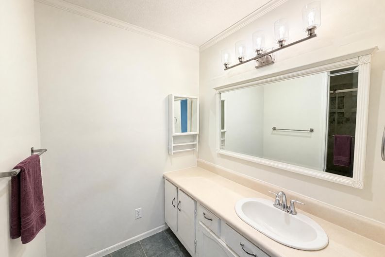Photo 11 of 22 of 200 Ridgelea Ct, Winston Salem, NC