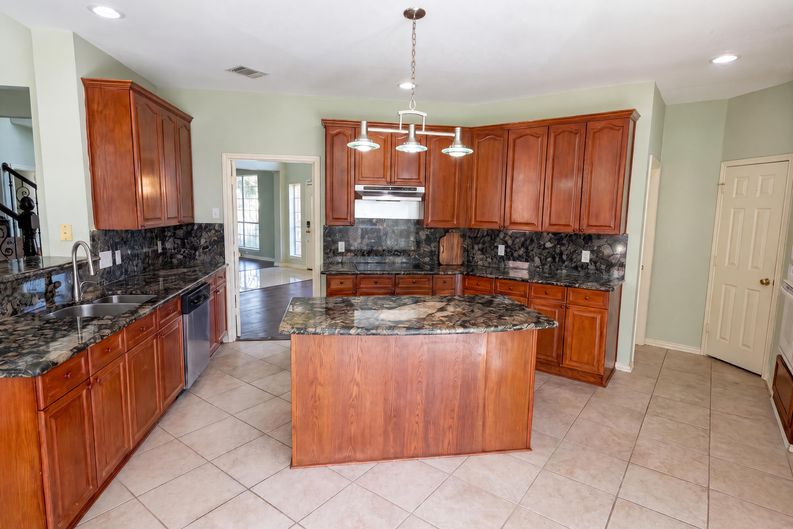 Photo 8 of 22 of 3606 Fairlands Dr, Richardson, TX