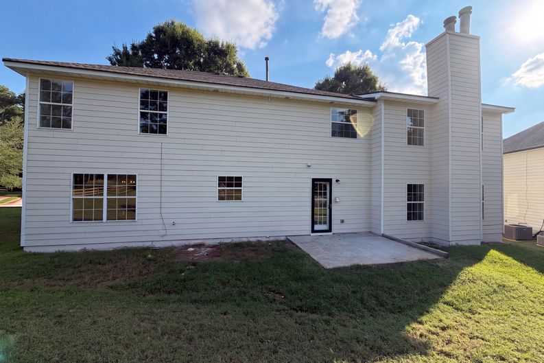 Photo 8 of 26 of 7425 Bodnant Dr, Fairburn, GA