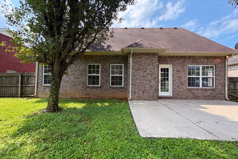 Photo 5 of 24 of 2642 Westhaven Dr, Murfreesboro, TN