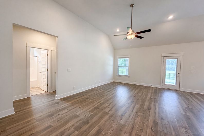 Photo 4 of 27 of 5815 Shoreline Dr, Rockvale, TN