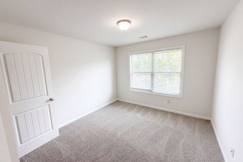 Photo 17 of 41 of 821 Walnut Woods Dr, Braselton, GA