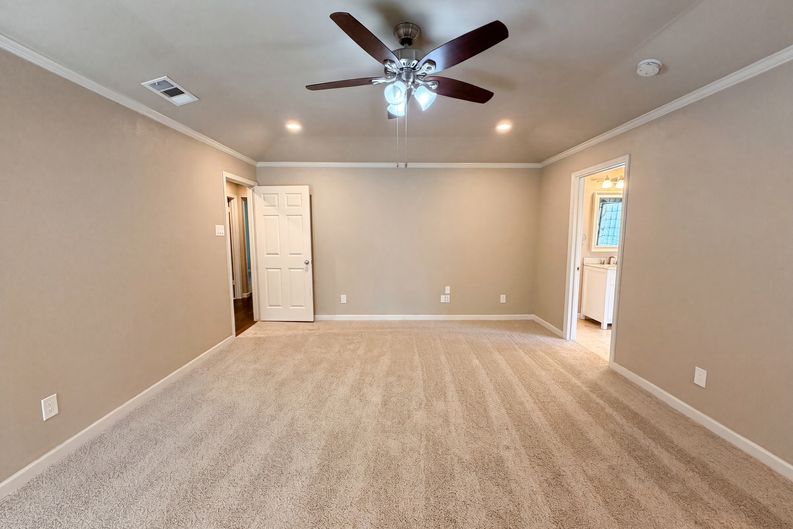 Photo 9 of 19 of 1533 Parkside Trl, Lewisville, TX