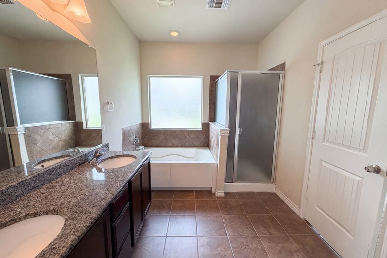 Photo 10 of 24 of 824 Tuscan Rd, Harker Heights, TX