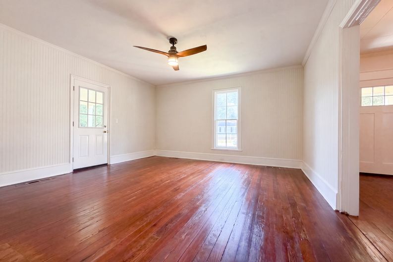 Photo 11 of 26 of 216 E Horne St, Clayton, NC
