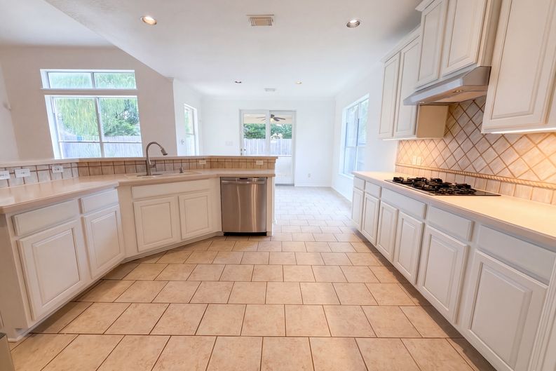 Photo 9 of 40 of 25719 Shady Spruce Ln, Katy, TX