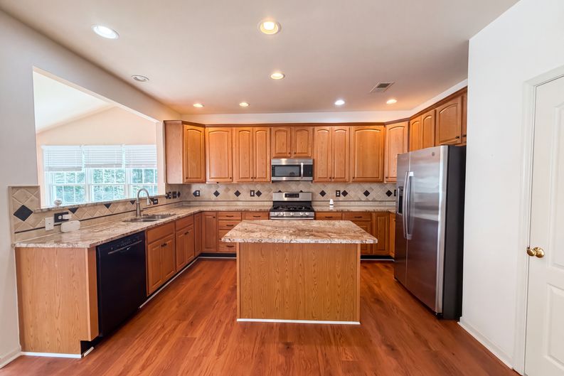Photo 3 of 43 of 15559 Brown Deer Ct, Haymarket, VA