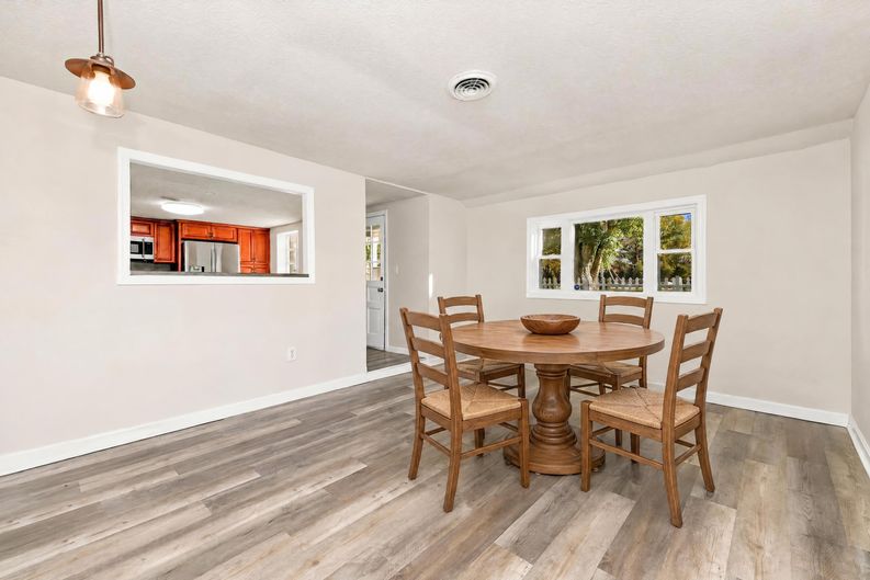 Photo 4 of 21 of 1207 W Spring Valley Pike, Dayton, OH