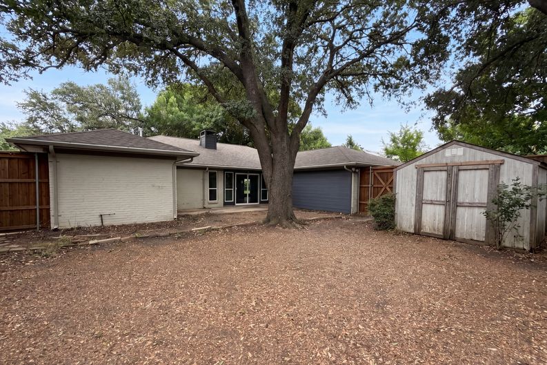 Photo 5 of 17 of 3717 Knob Hill Dr, Plano, TX
