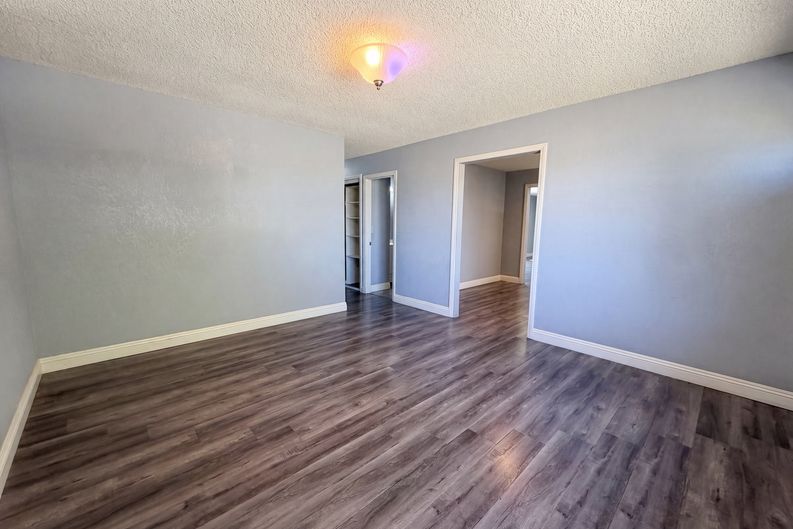 Photo 8 of 24 of 15929 La Verida Dr, Victorville, CA