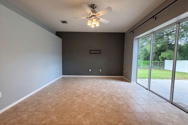 Photo 8 of 24 of 222 Taylor Bay Ln, Brandon, FL