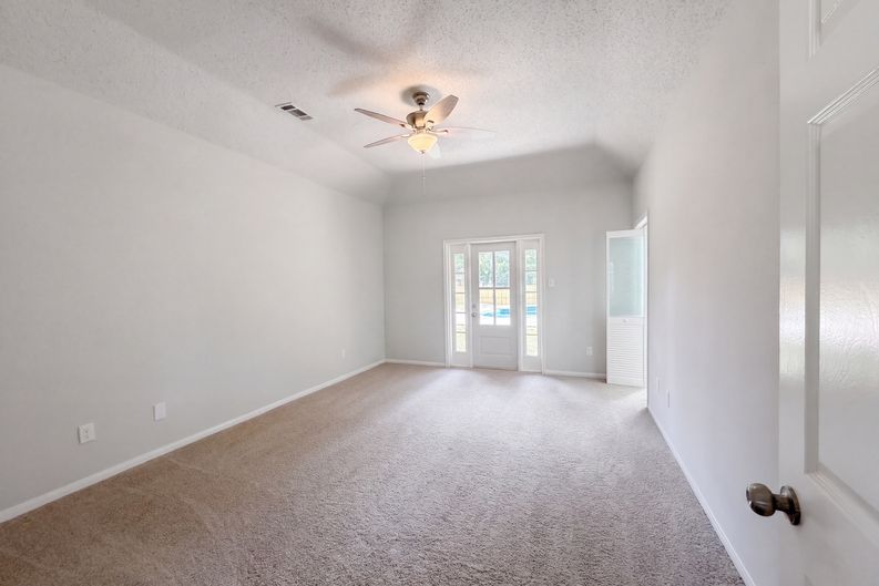 Photo 15 of 23 of 1102 Londonderry Ave, Friendswood, TX
