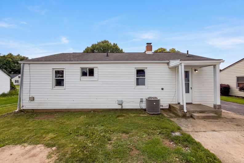 Photo 5 of 17 of 206 Bachmann Ave, Newark, OH